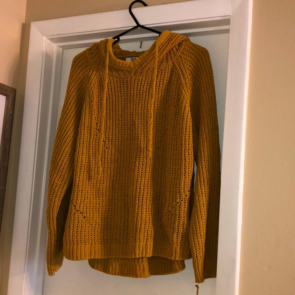 True Craft Mustard knit sweater- size L- has hood- NWT